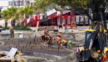 К началу летнего сезона в Сочи откроют обновленный пляж «Ривьера»